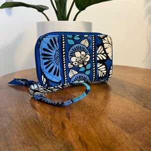 Vera Bradley wallet/ phone wristlet. Color blue.